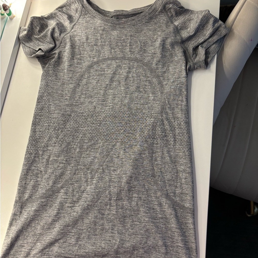 lululemon athletica Gray Short Sleeve Tee
